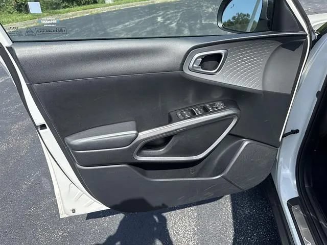 Certified 2023 Kia Soul S FWD image 7