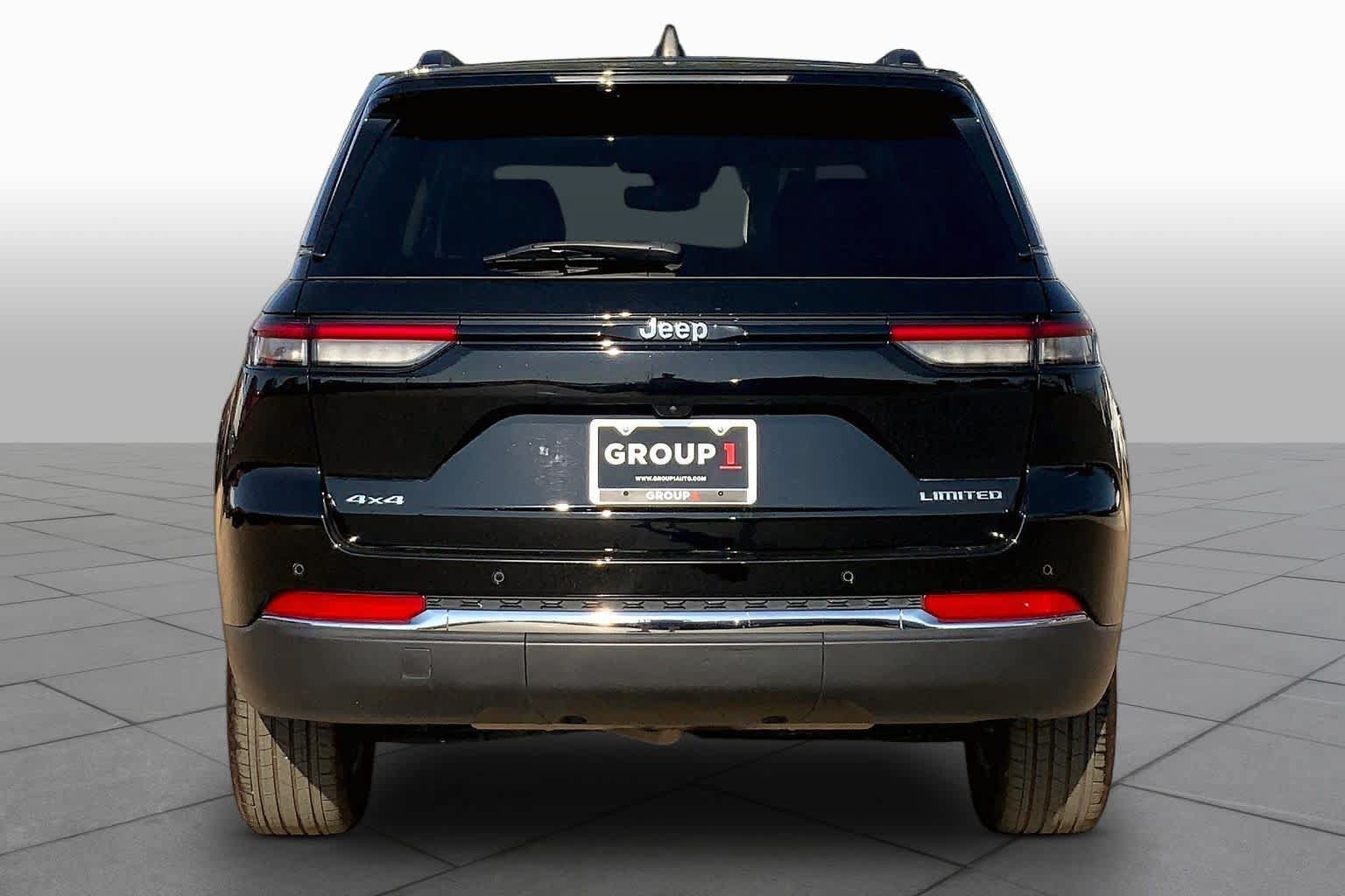 Used 2023 Jeep Grand Cherokee Limited AWD/4WD image 5