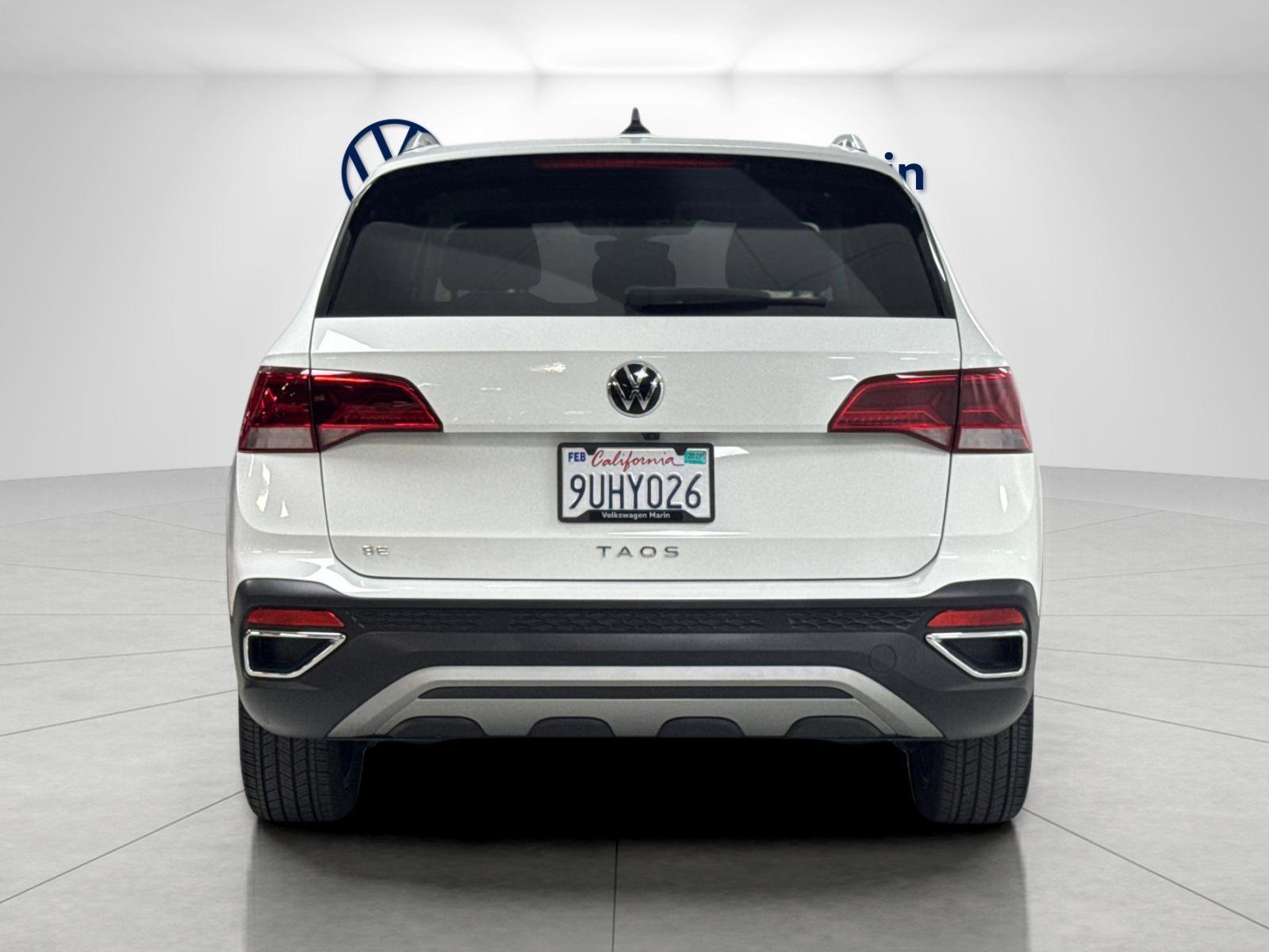 Used 2023 Volkswagen Taos SE w/ Panoramic Sunroof Package FWD image 4