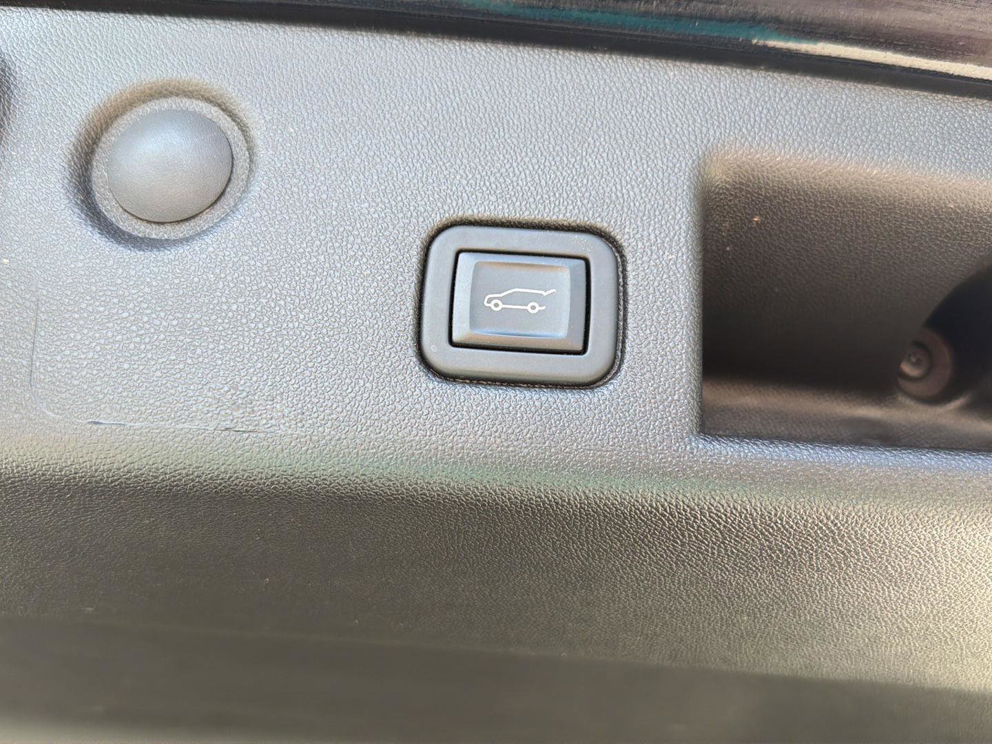 Used 2024 Chevrolet Equinox RS w/ RS Leather Package FWD image 33