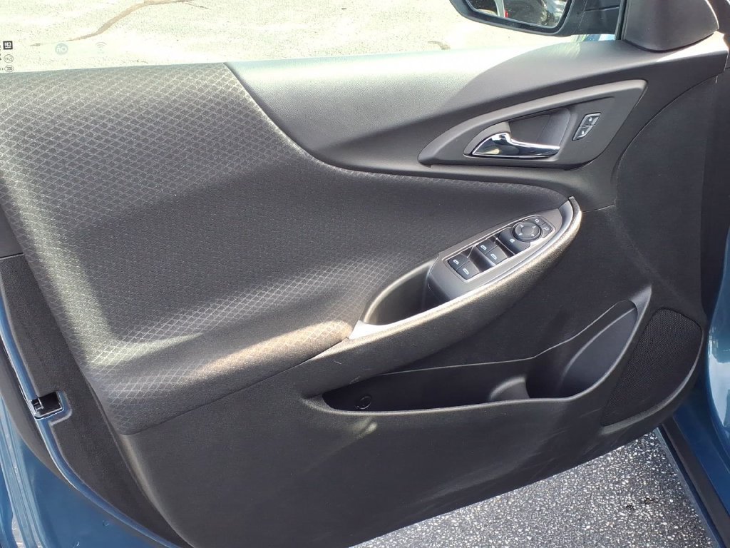 Used 2025 Chevrolet Malibu LS w/ Driver Confidence Package FWD image 4