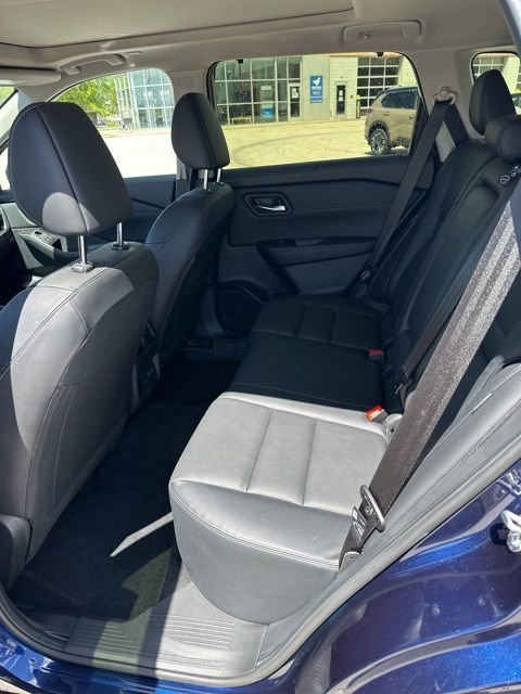 Used 2025 Nissan Rogue SL w/ Tech Package AWD/4WD image 11