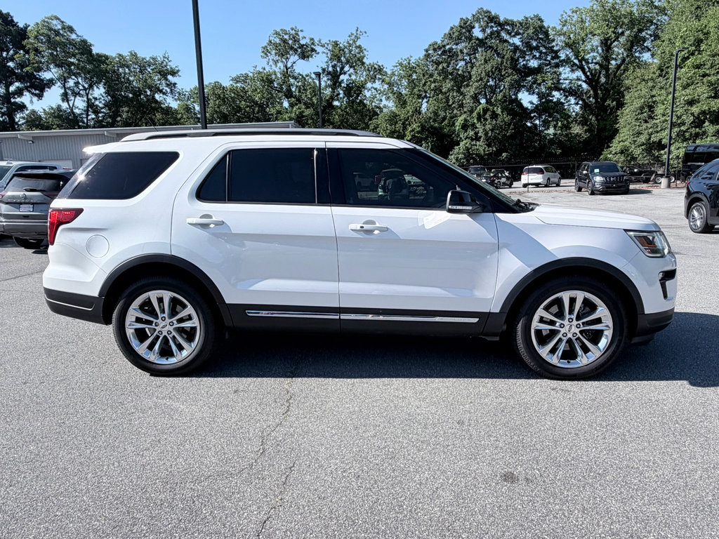 Used 2018 Ford Explorer XLT w/ Equipment Group 202A FWD image 4