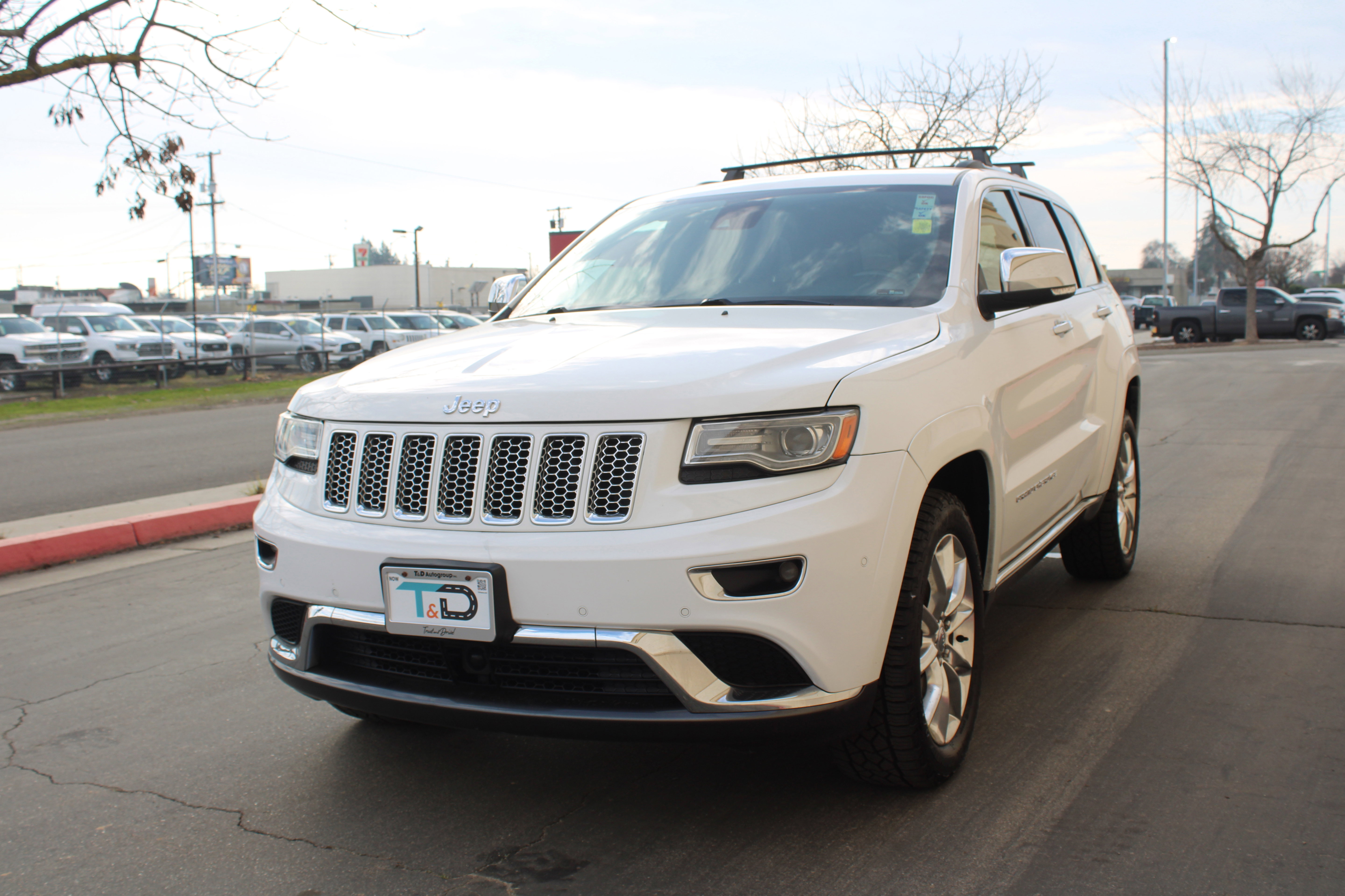 Used 2014 Jeep Grand Cherokee Summit AWD/4WD image 16
