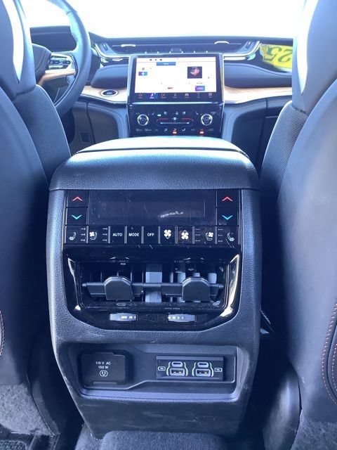 Used 2025 Jeep Grand Cherokee L Summit AWD/4WD image 19