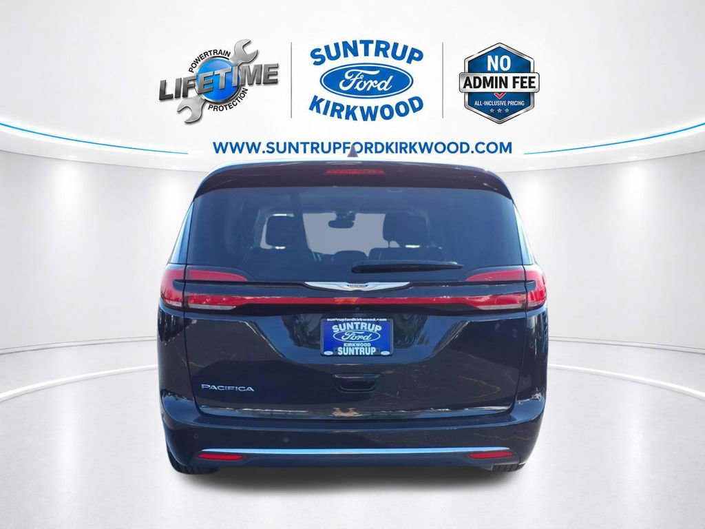 Used 2024 Chrysler Pacifica Touring-L FWD image 30
