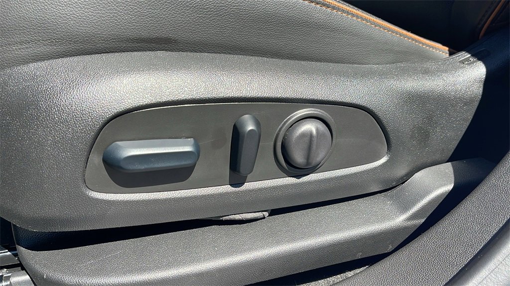 Used 2023 GMC Acadia AT4 w/ Technology Package image 11