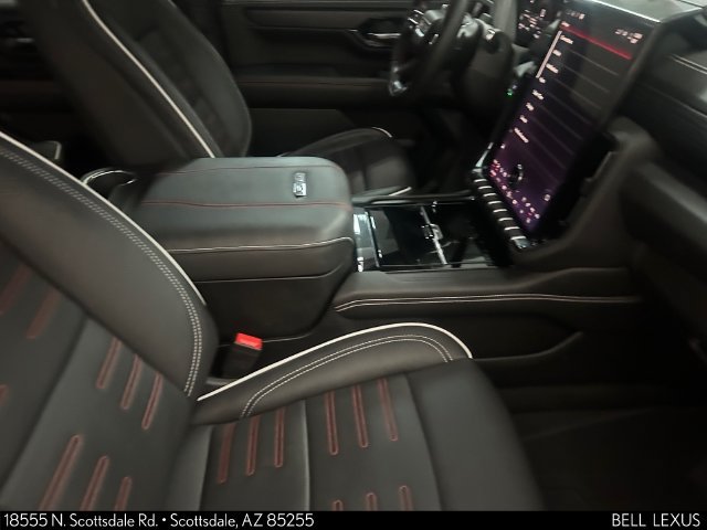 Used 2025 GMC Yukon AT4 Ultimate AWD/4WD image 10