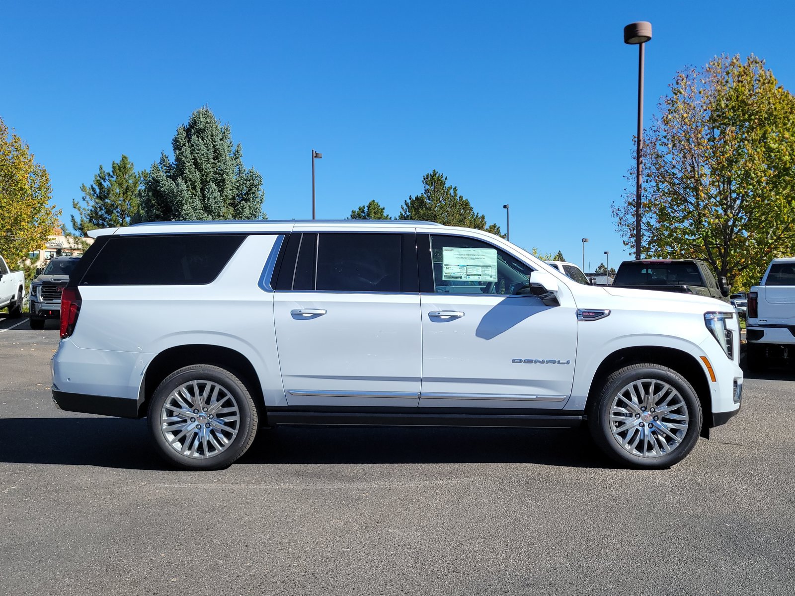 New 2026 GMC Yukon XL Denali w/ Denali Reserve Package AWD/4WD image 2