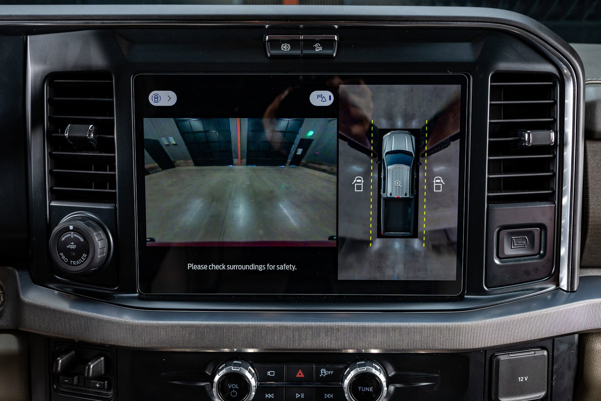 Used 2025 Ford F250 Platinum w/ Platinum Plus Package image 27