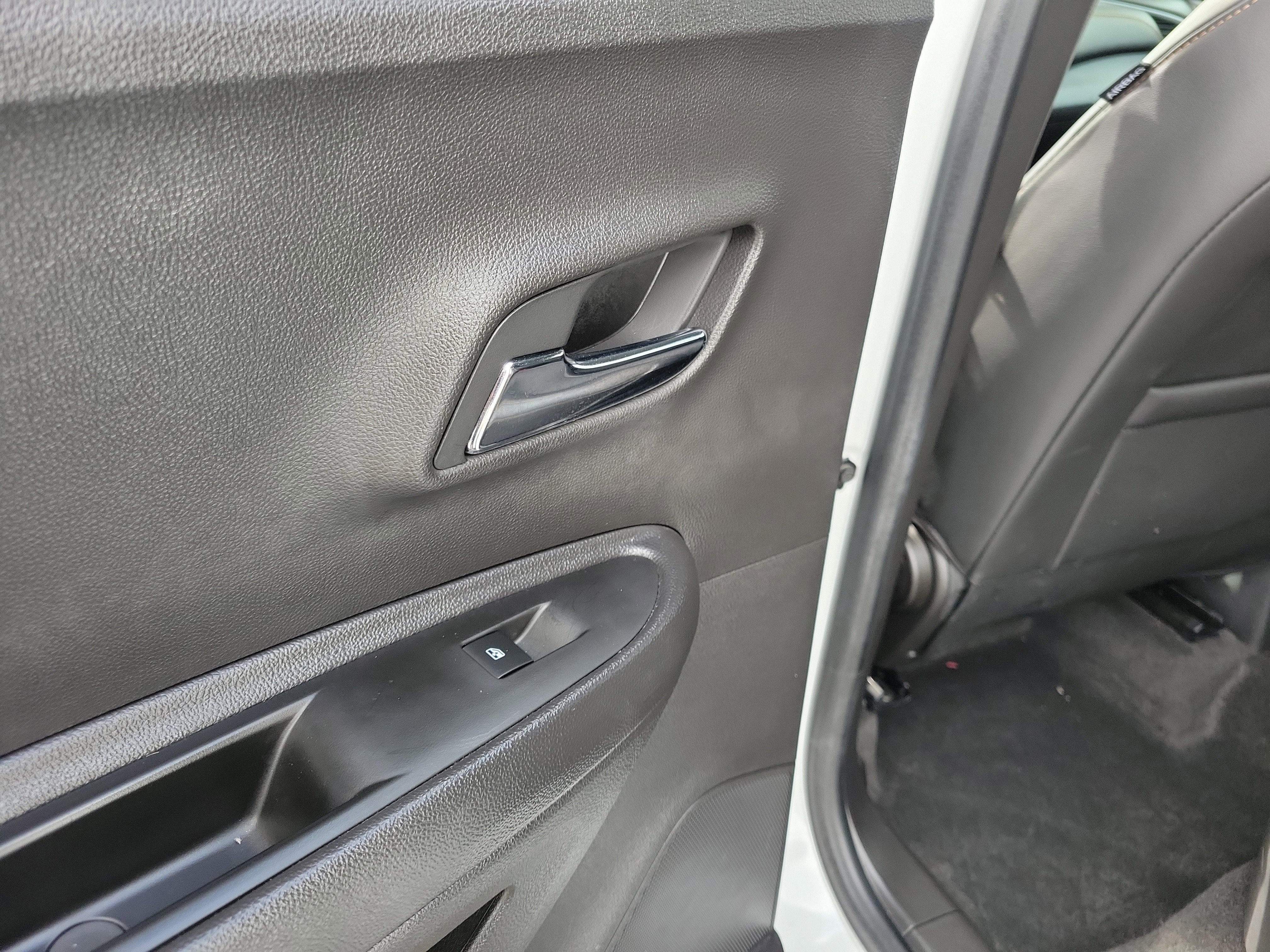 Used 2019 Chevrolet Trax LT w/ LT Convenience Package image 13