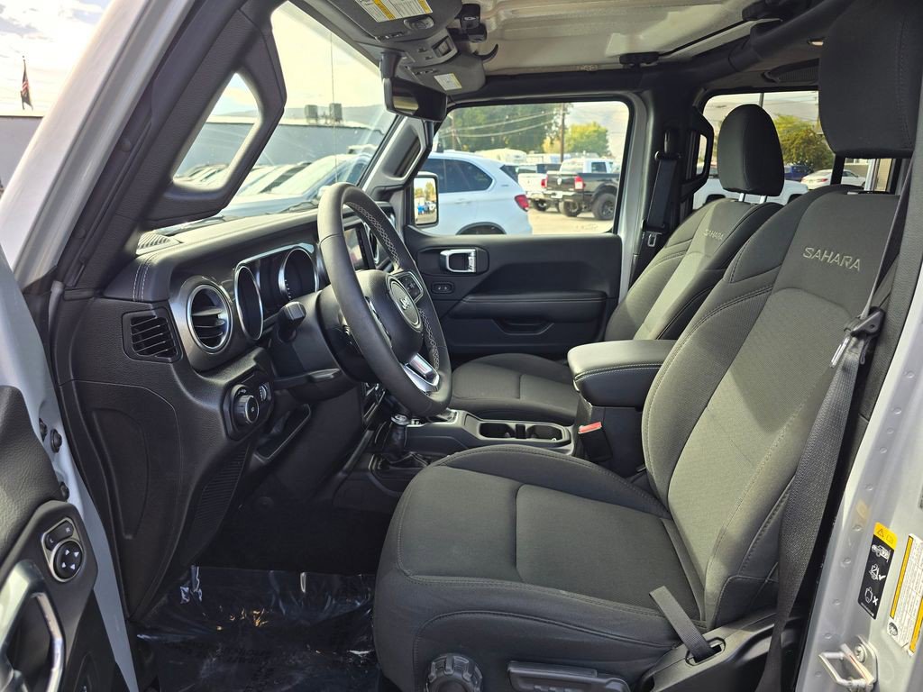 Used 2023 Jeep Wrangler Unlimited Sahara w/ Cold Weather Group AWD/4WD image 21