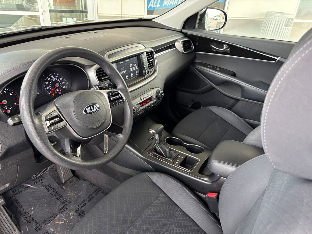 Used 2019 Kia Sorento LX image 9