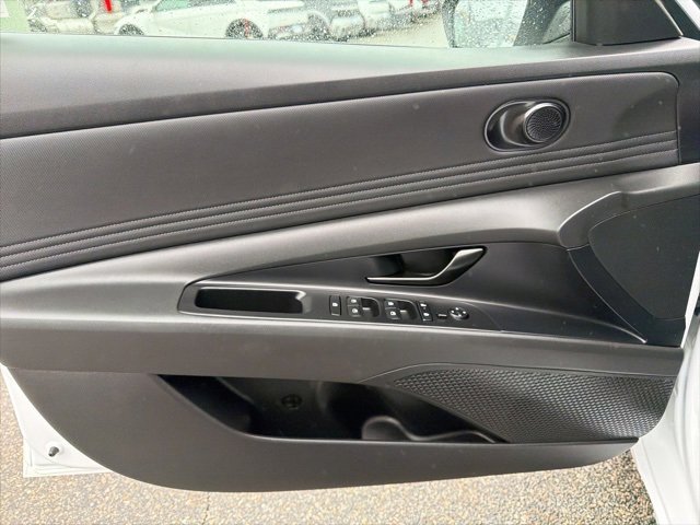 Used 2025 Hyundai Elantra Sport image 12
