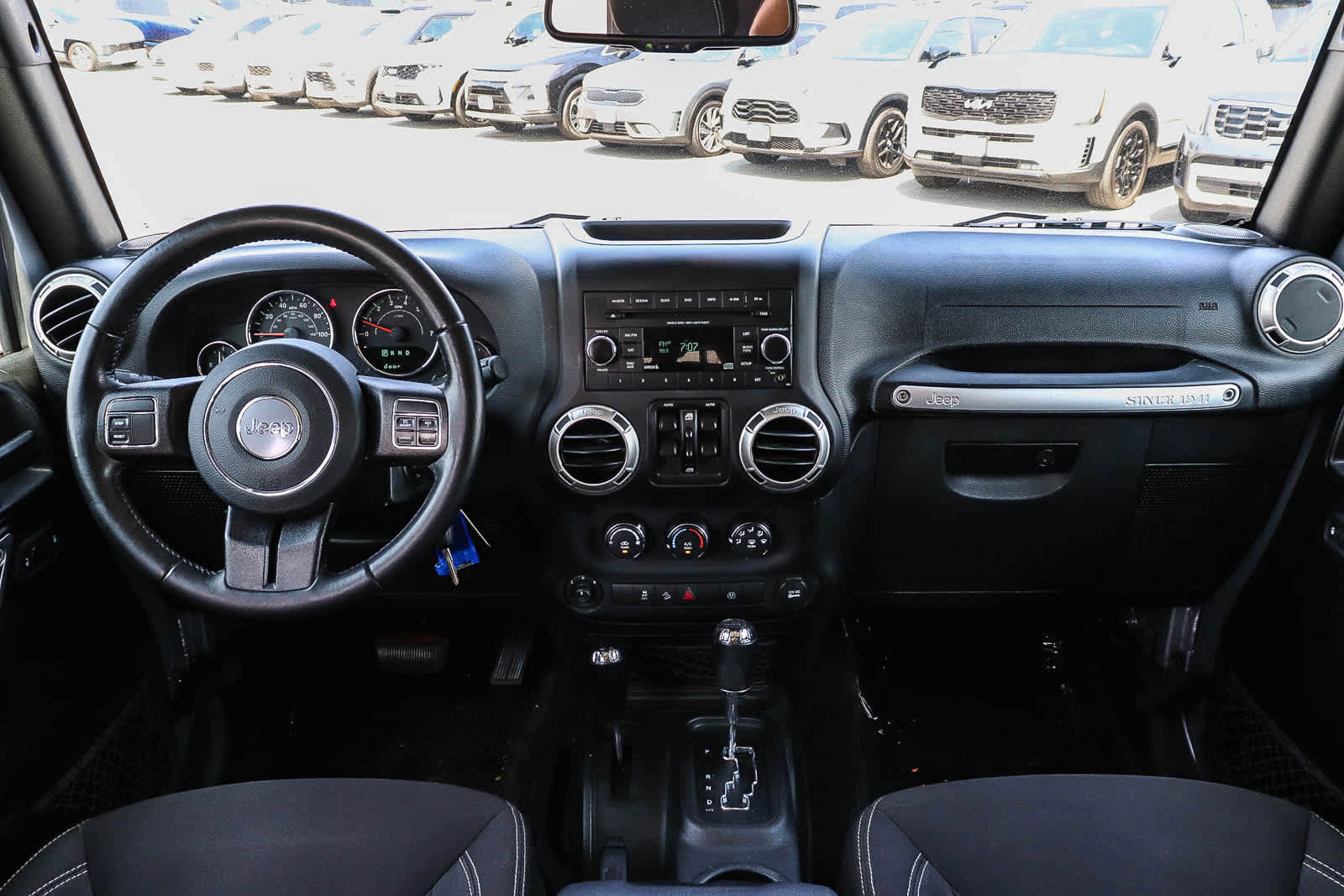 Used 2018 Jeep Wrangler Unlimited Sahara AWD/4WD image 15