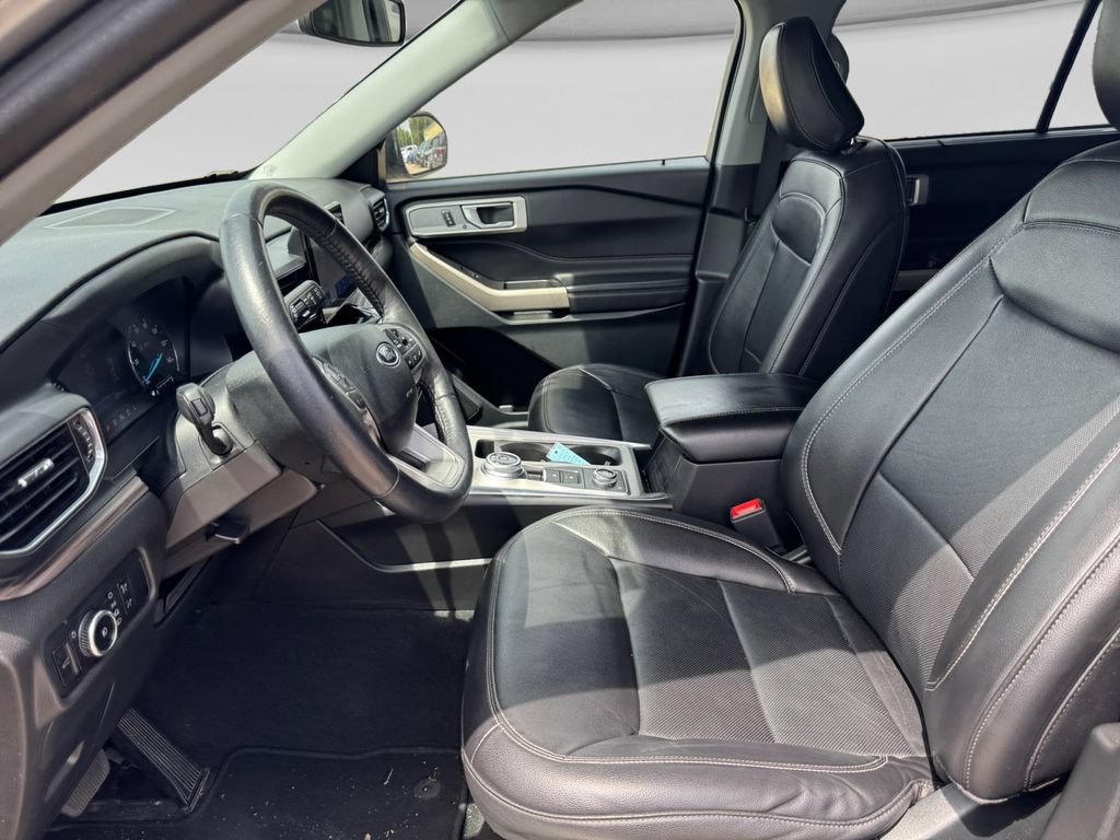 Used 2023 Ford Explorer Limited AWD/4WD image 16