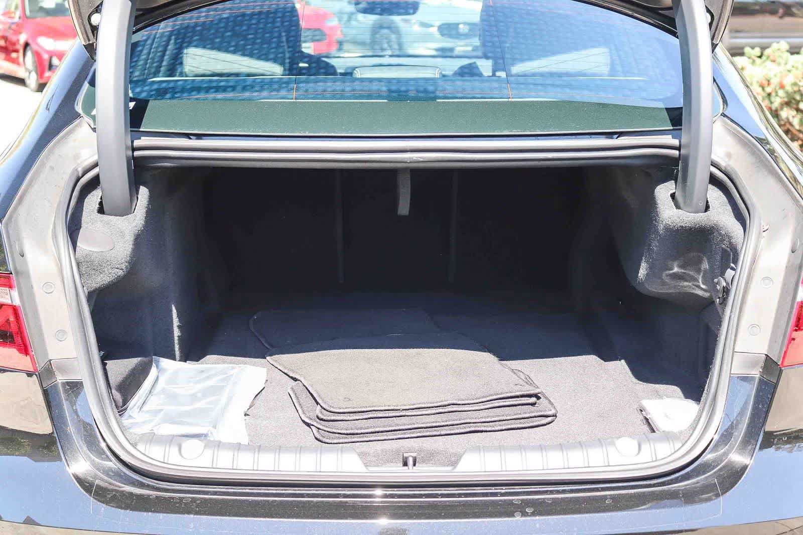 Used 2024 Jaguar XF R-Dynamic SE RWD image 28