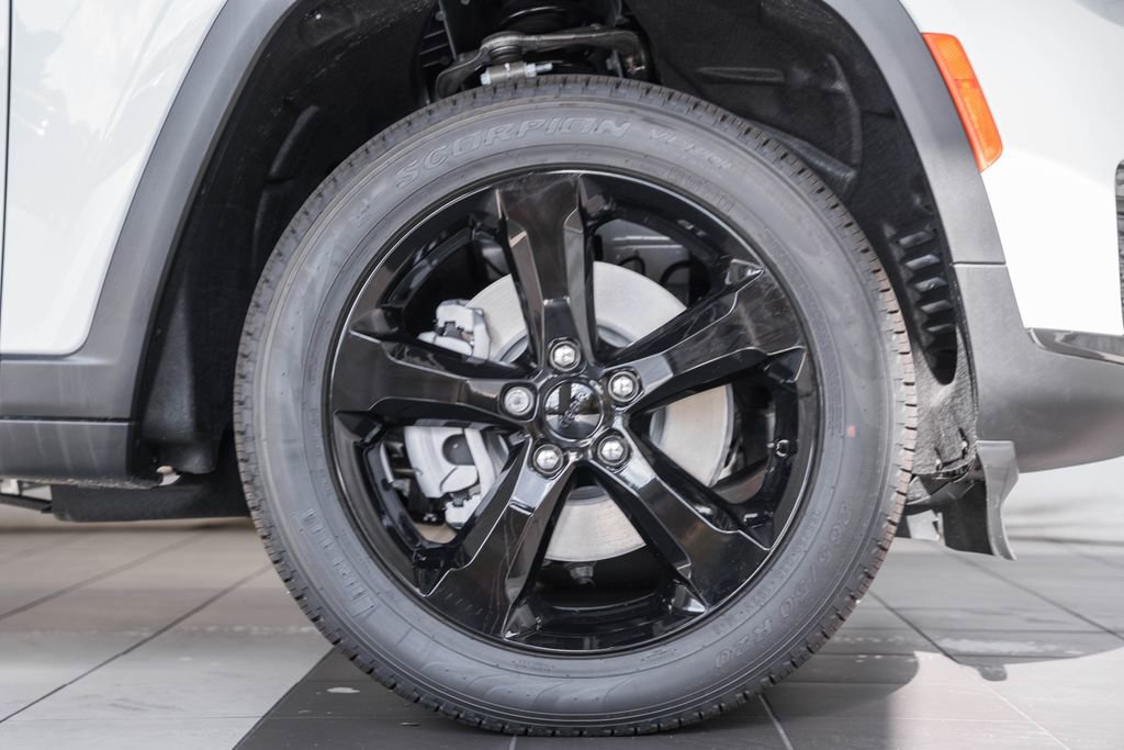 New 2025 Jeep Grand Cherokee L Limited w/ Luxury Tech Group II image 17