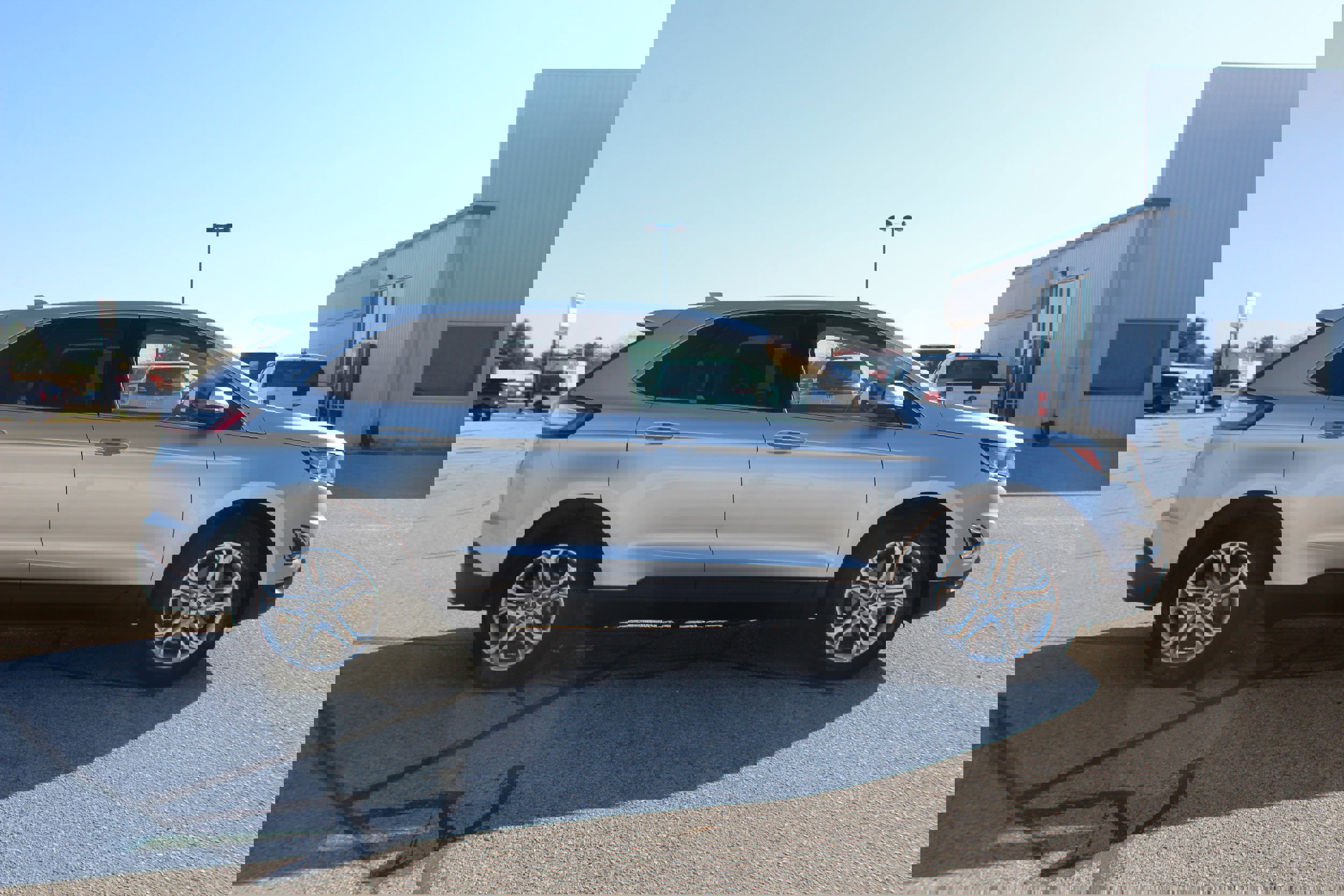 Used 2018 Ford Edge Titanium w/ Technology Package image 4