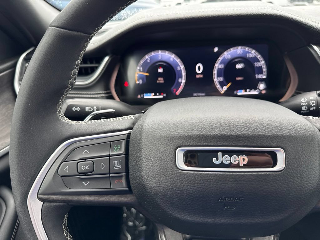 Used 2024 Jeep Grand Cherokee L Limited AWD/4WD image 26