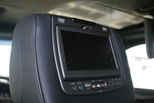 Used 2017 Cadillac Escalade Platinum image 33