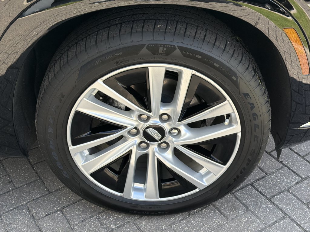 Certified 2026 Cadillac Vistiq Luxury AWD/4WD image 9