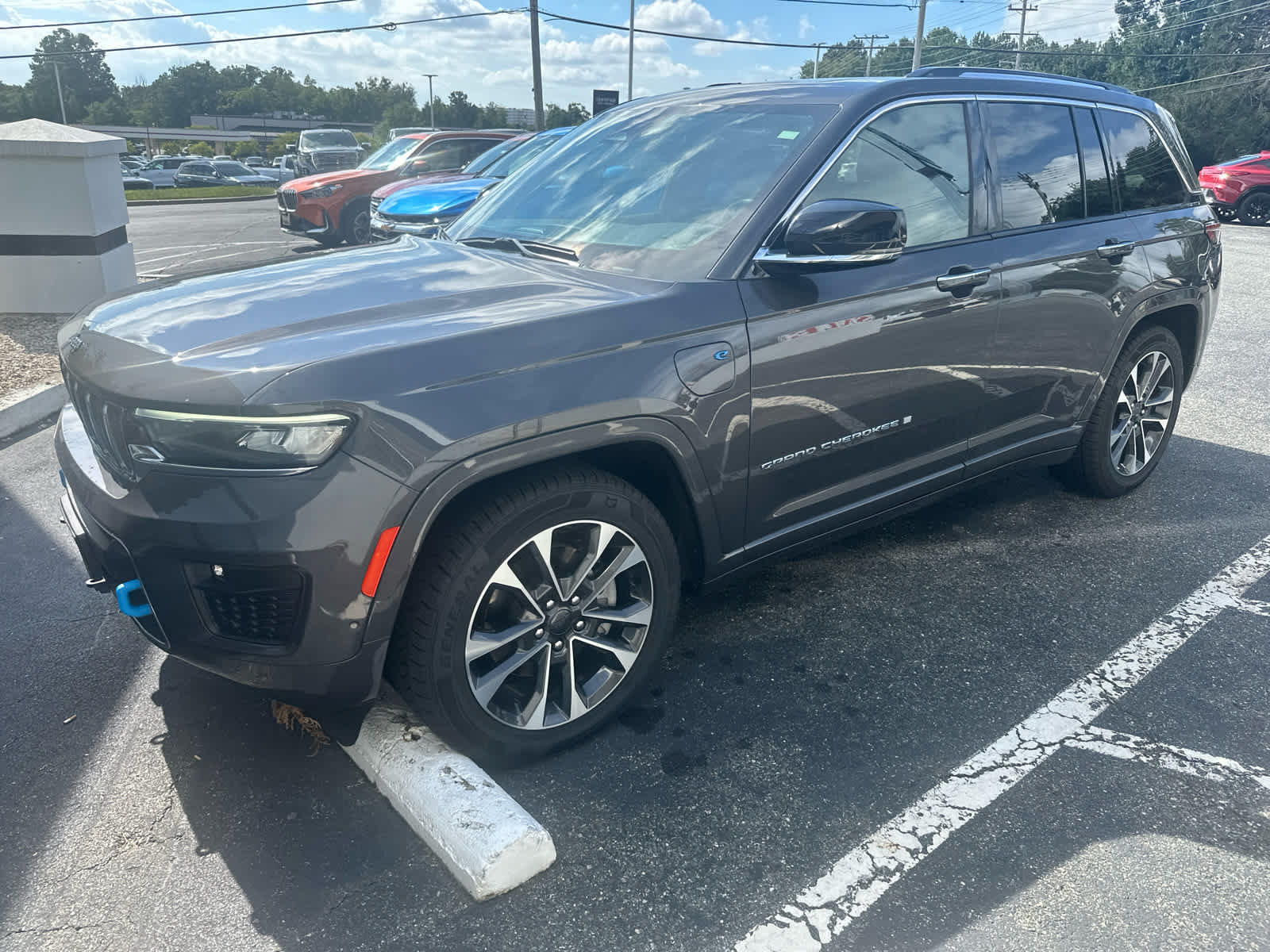Used 2023 Jeep Grand Cherokee Overland AWD/4WD image 2