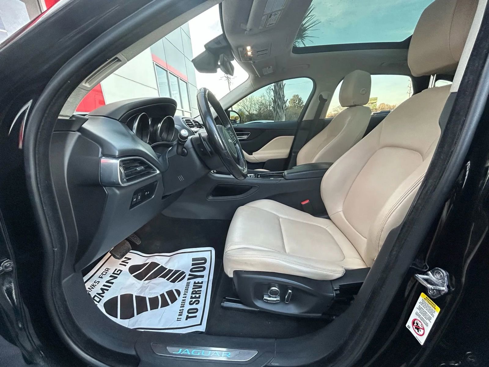 Used 2020 Jaguar F-PACE Premium image 10