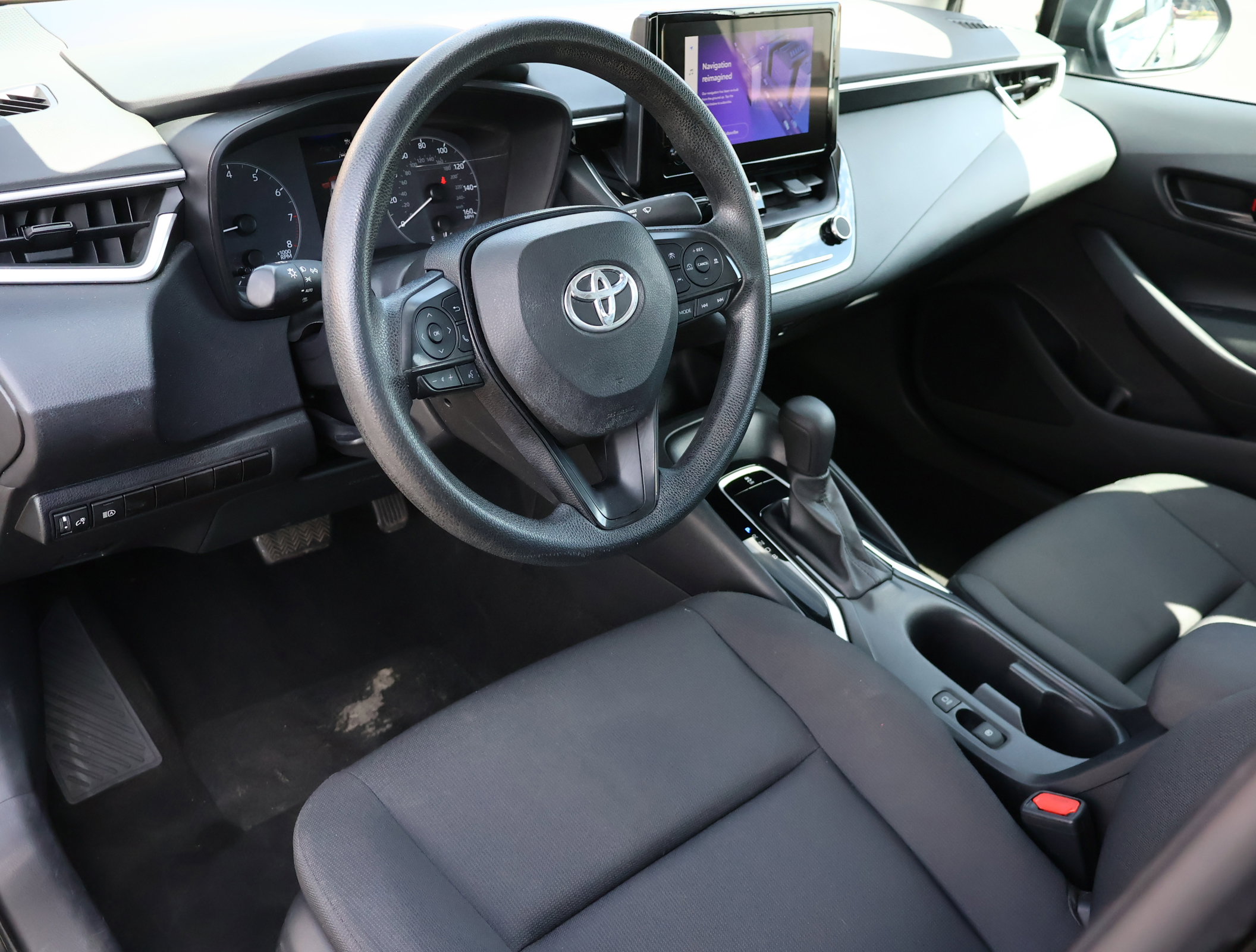 Used 2024 Toyota Corolla LE FWD image 3