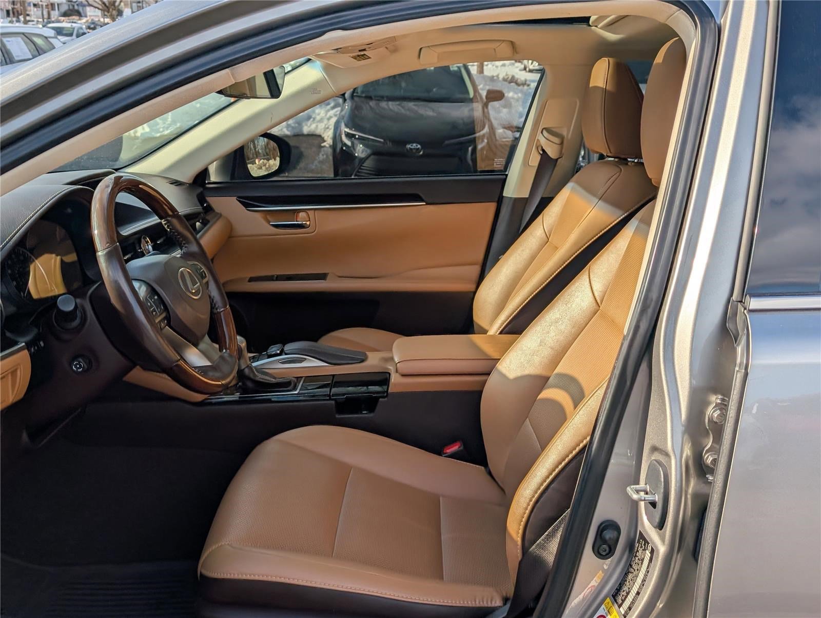 Used 2018 Lexus ES 350 w/ Navigation System Package image 13