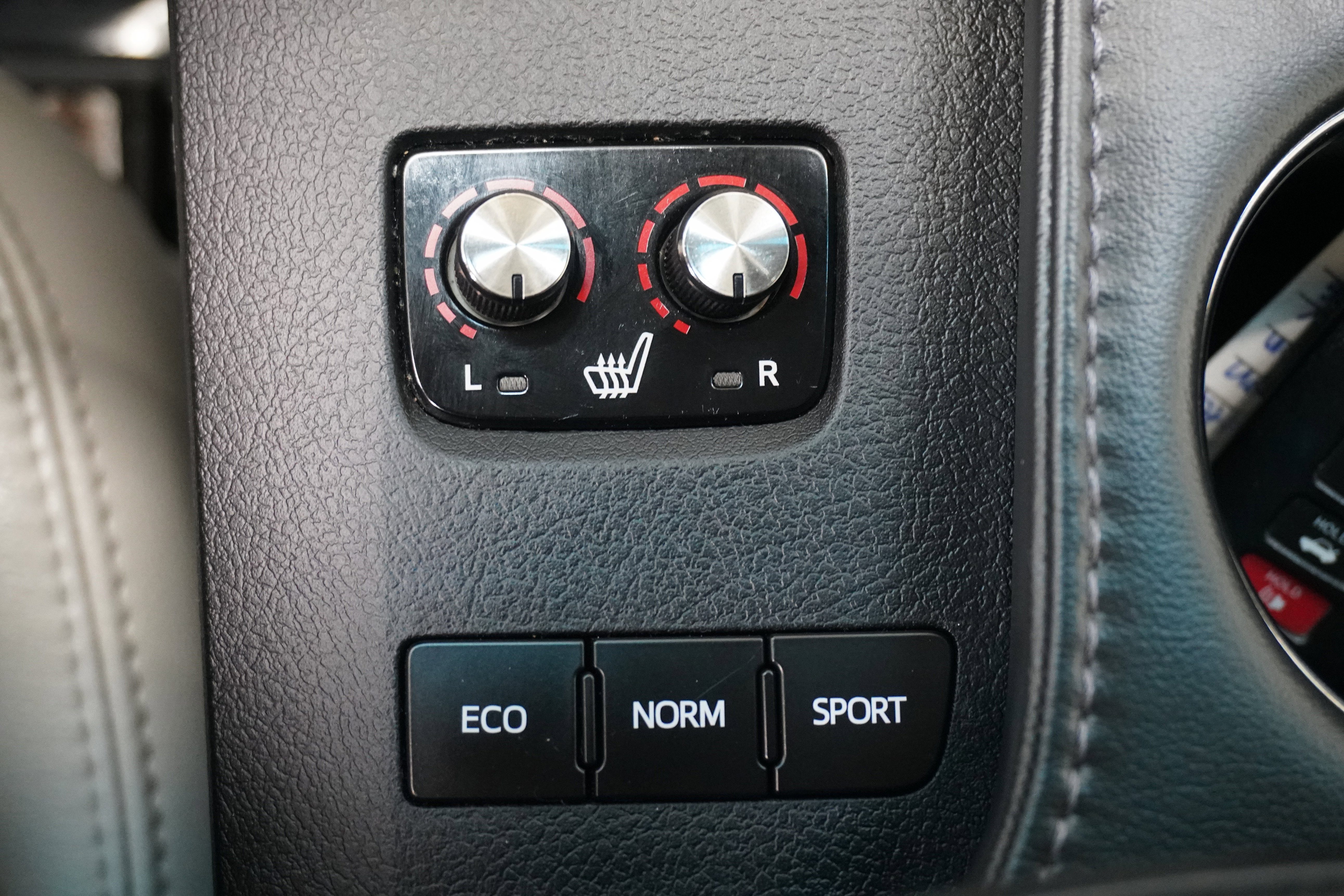 Used 2017 Toyota Avalon XLE image 21