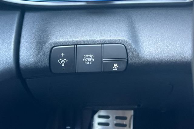 Used 2025 Hyundai Elantra SEL FWD image 33