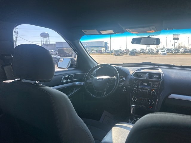 Used 2017 Ford Explorer XLT image 13
