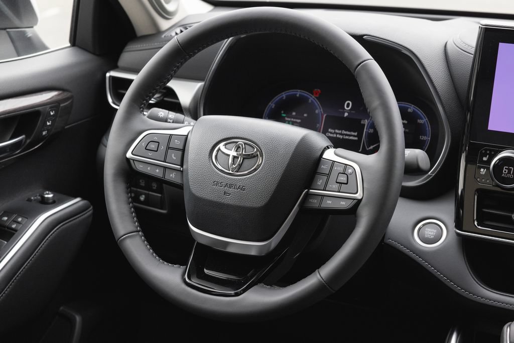New 2026 Toyota Highlander Platinum AWD/4WD image 13