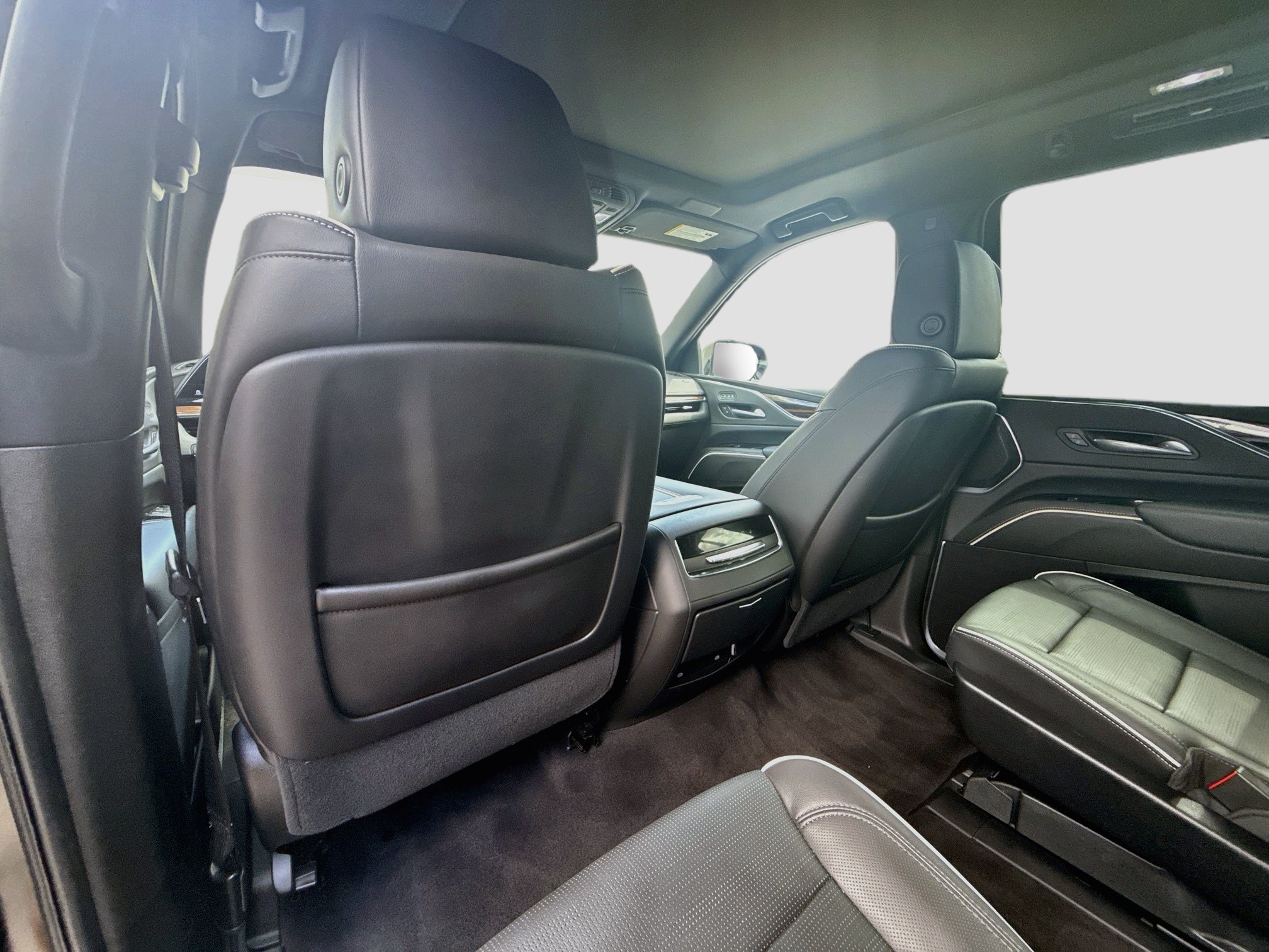 Used 2023 Cadillac Escalade Premium Luxury AWD/4WD image 23
