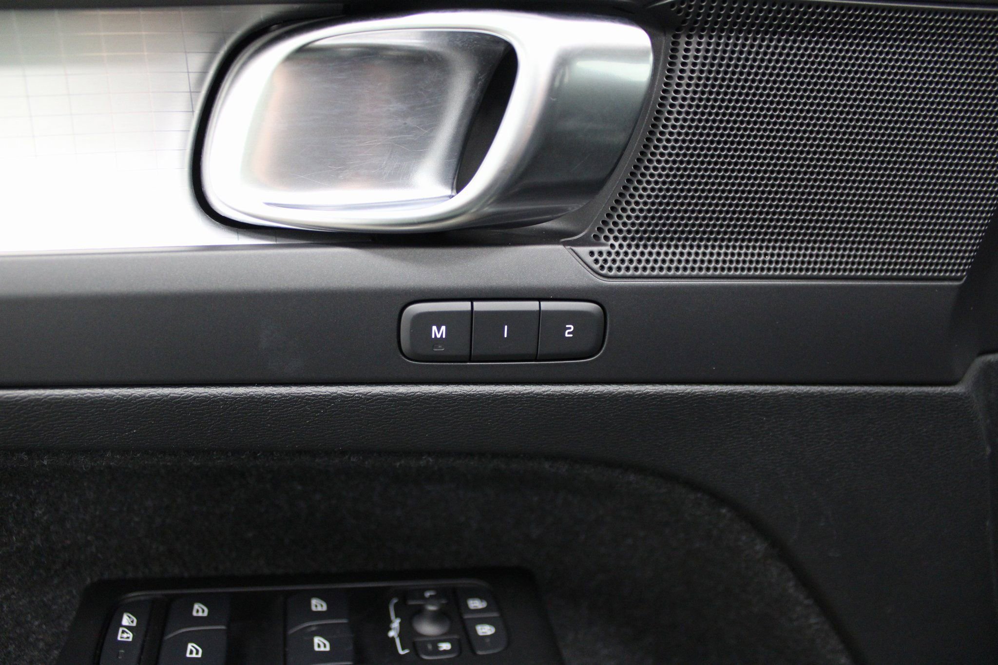 Used 2021 Volvo XC40 T5 Momentum image 14