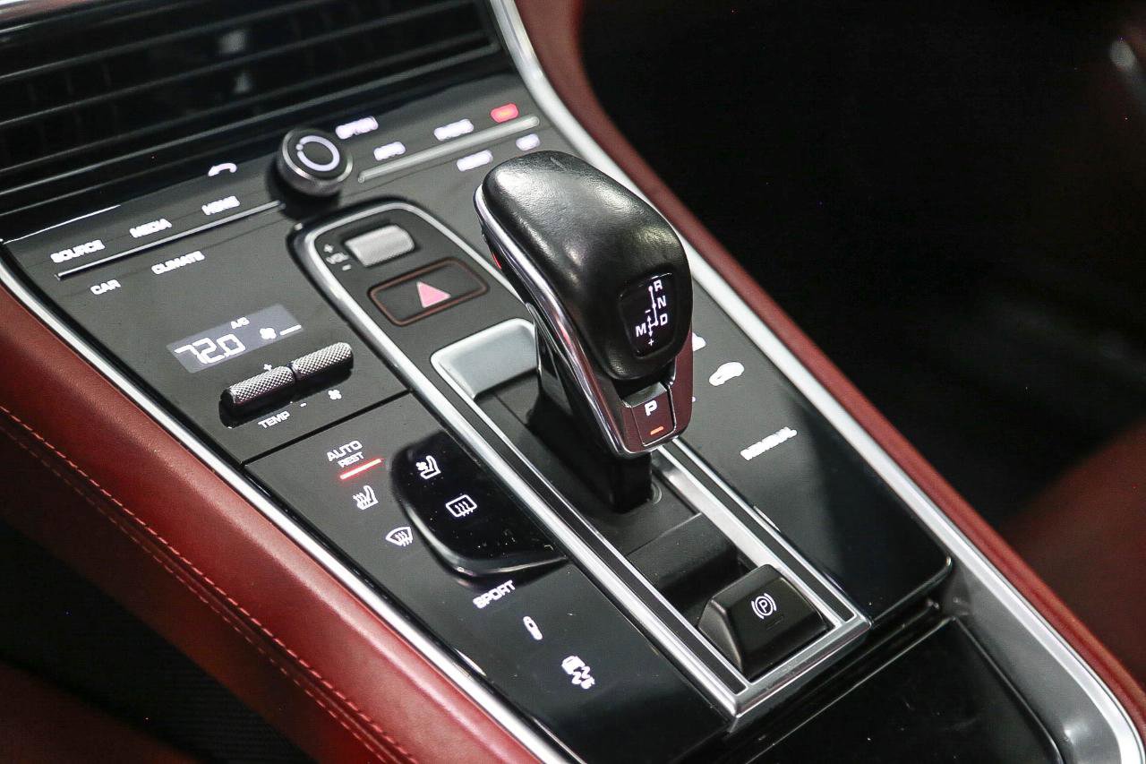 Used 2018 Porsche Panamera 4S w/ Premium Package Plus AWD/4WD image 25