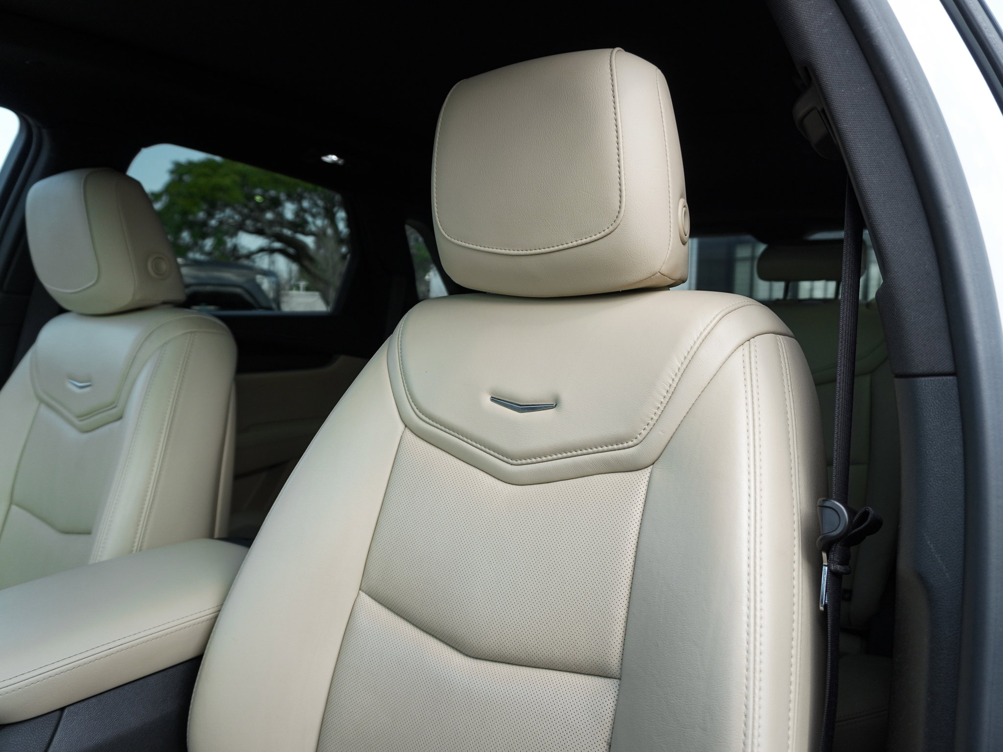 Used 2018 Cadillac XT5 Luxury w/ Driver Awareness Package image 16