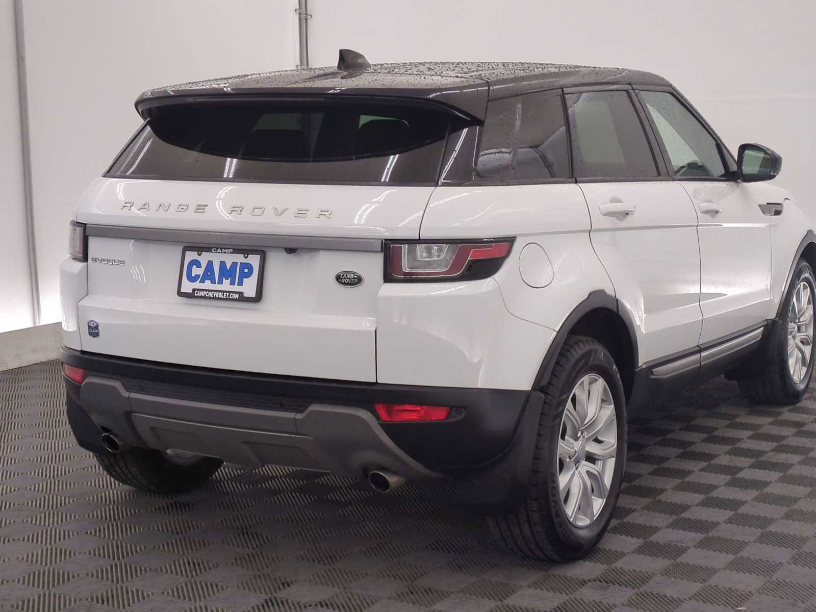 Used 2019 Land Rover Range Rover Evoque SE image 6