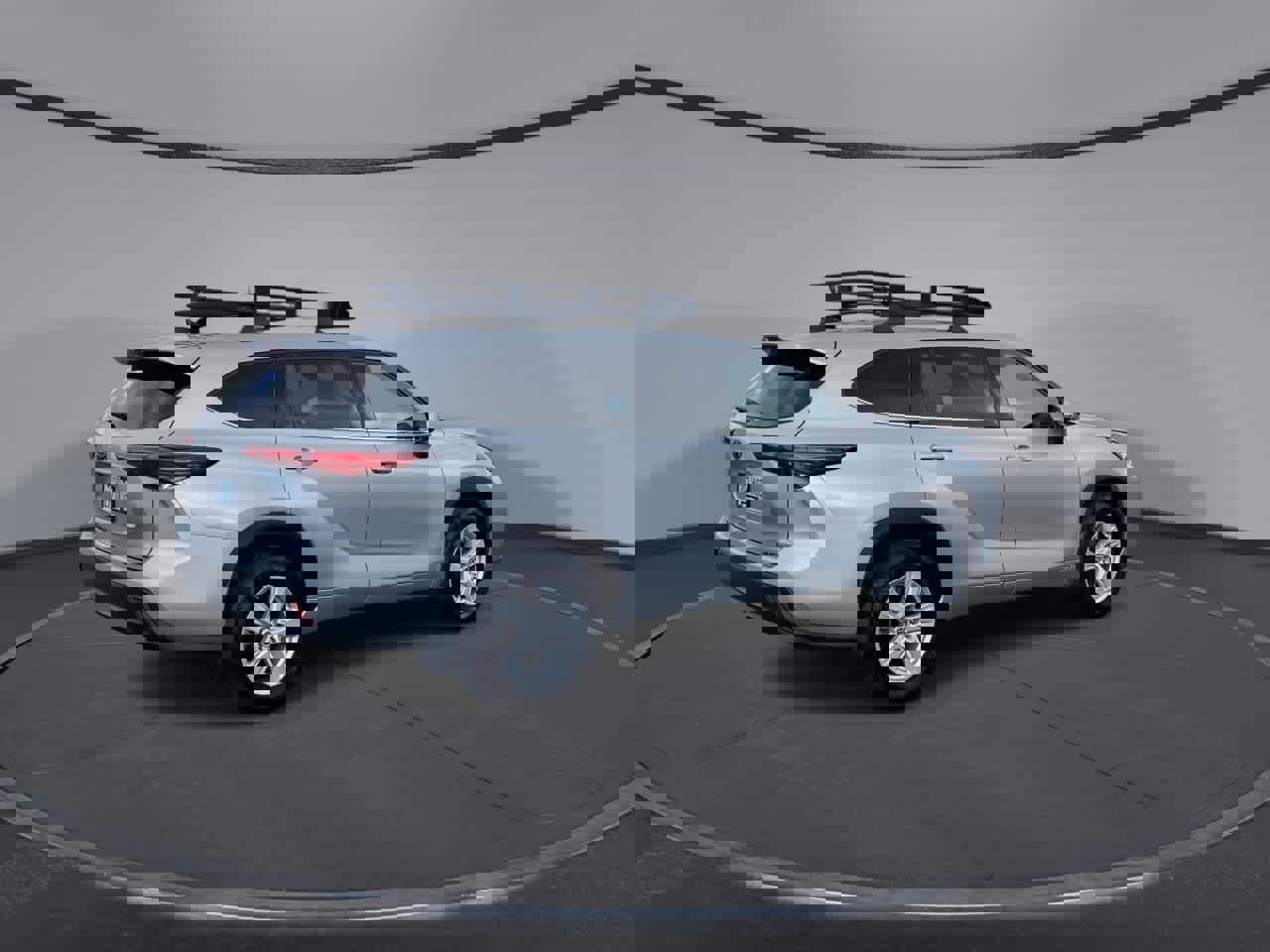 Used 2022 Toyota Highlander LE AWD/4WD image 9