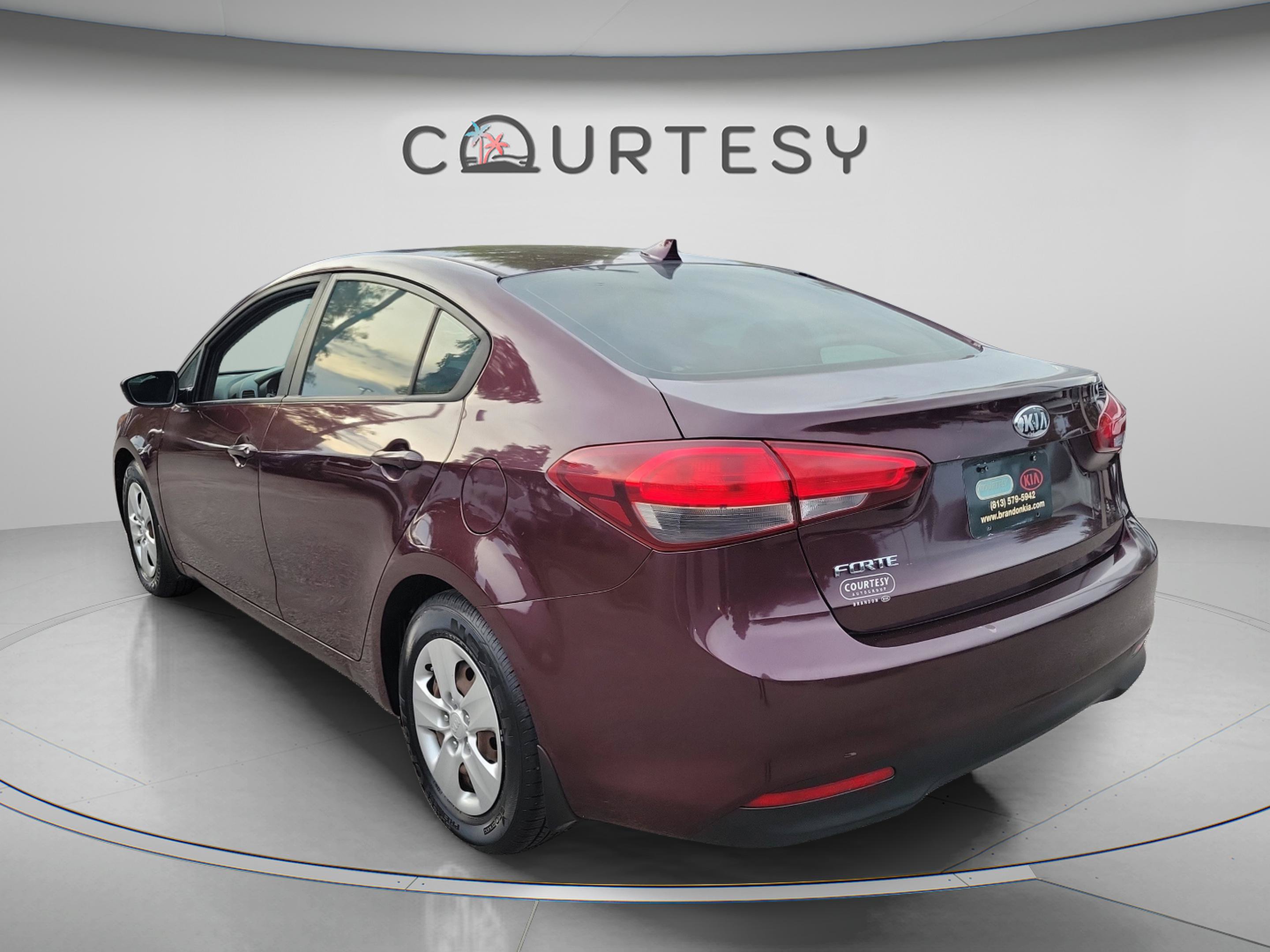 Used 2018 Kia Forte LX FWD image 2