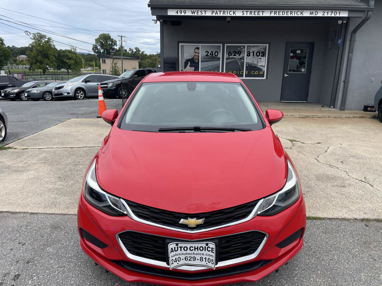 Used 2018 Chevrolet Cruze LT FWD image 3