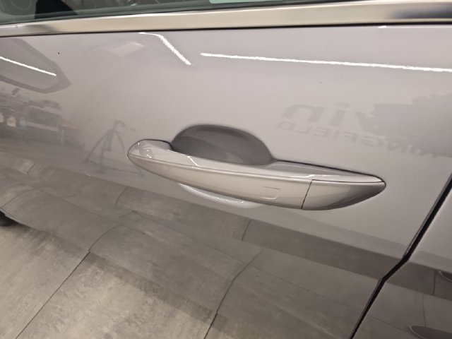 Used 2025 Hyundai Elantra Limited FWD image 18