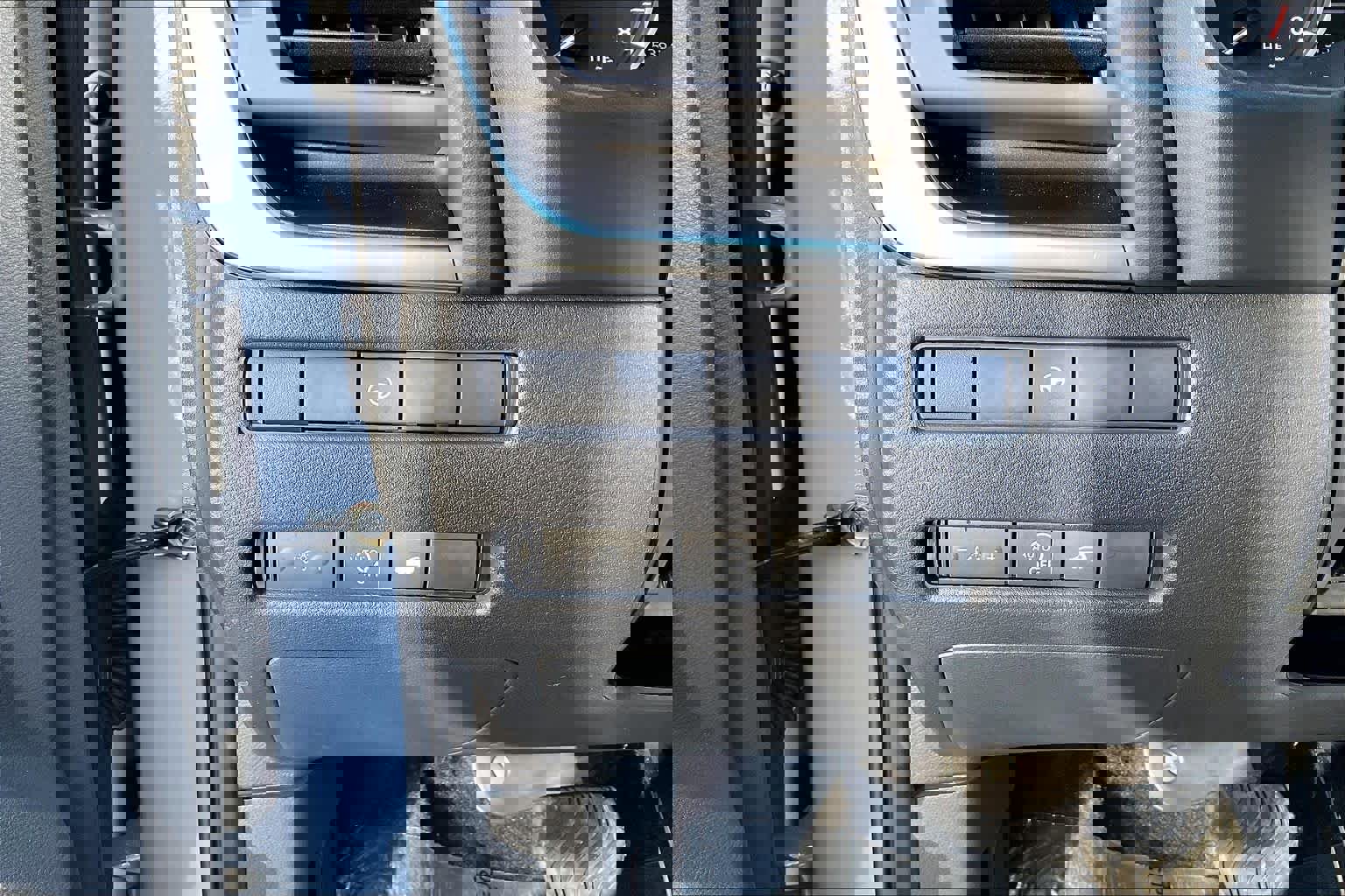 Used 2026 Nissan Rogue SV w/ SV Premium Package image 32