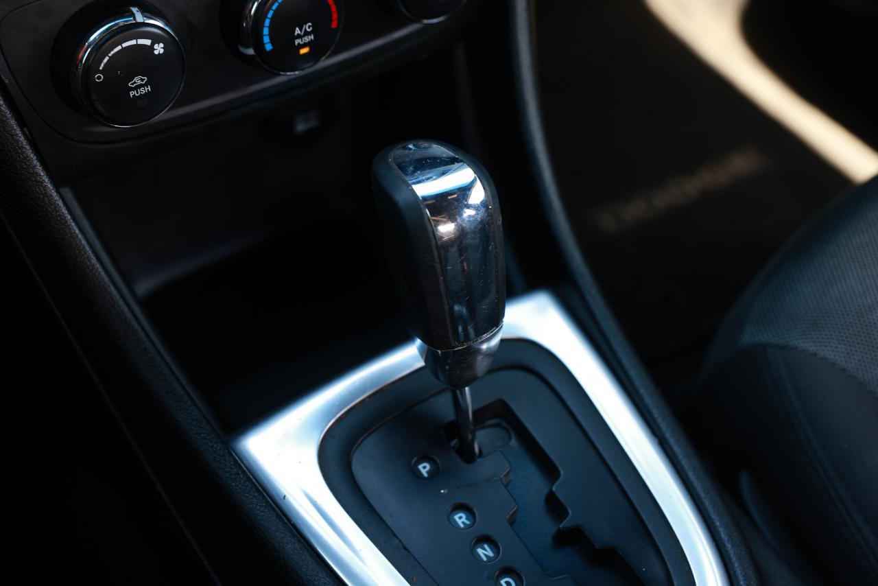 Used 2014 Dodge Avenger SE FWD image 33