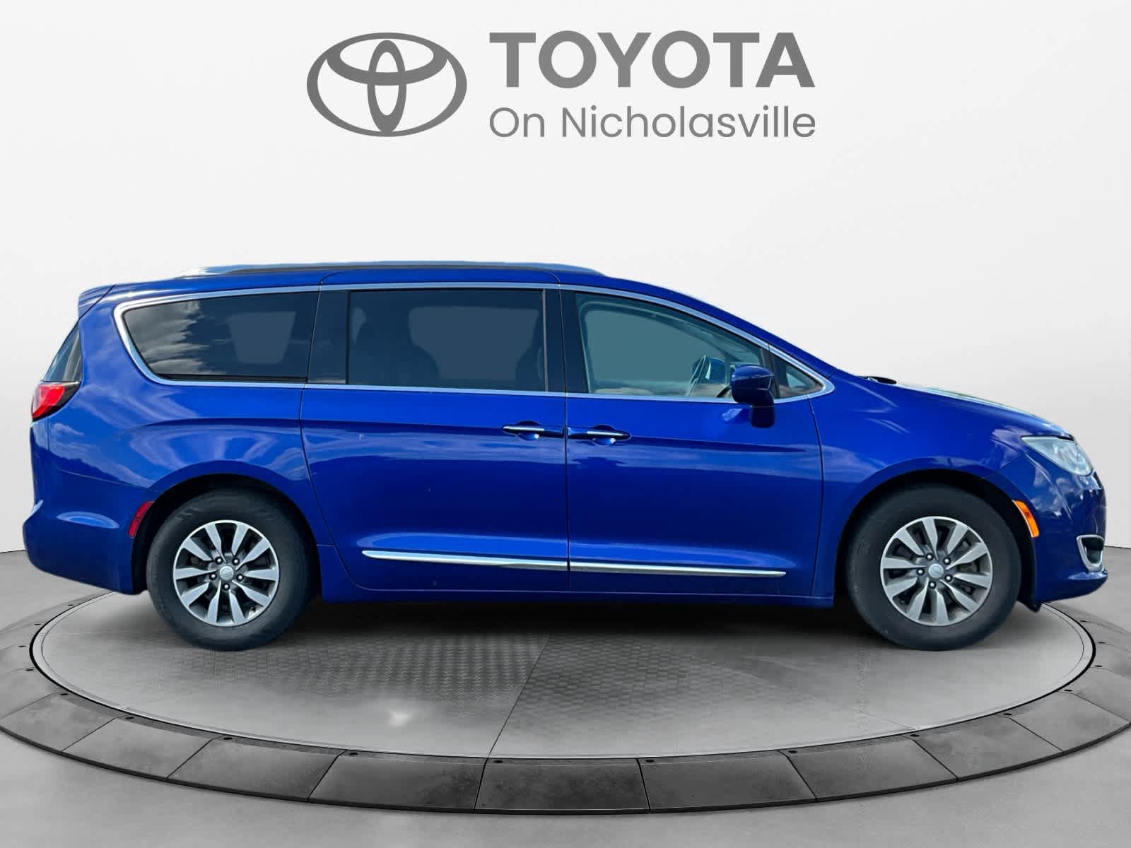 Used 2019 Chrysler Pacifica Touring-L Plus FWD image 6