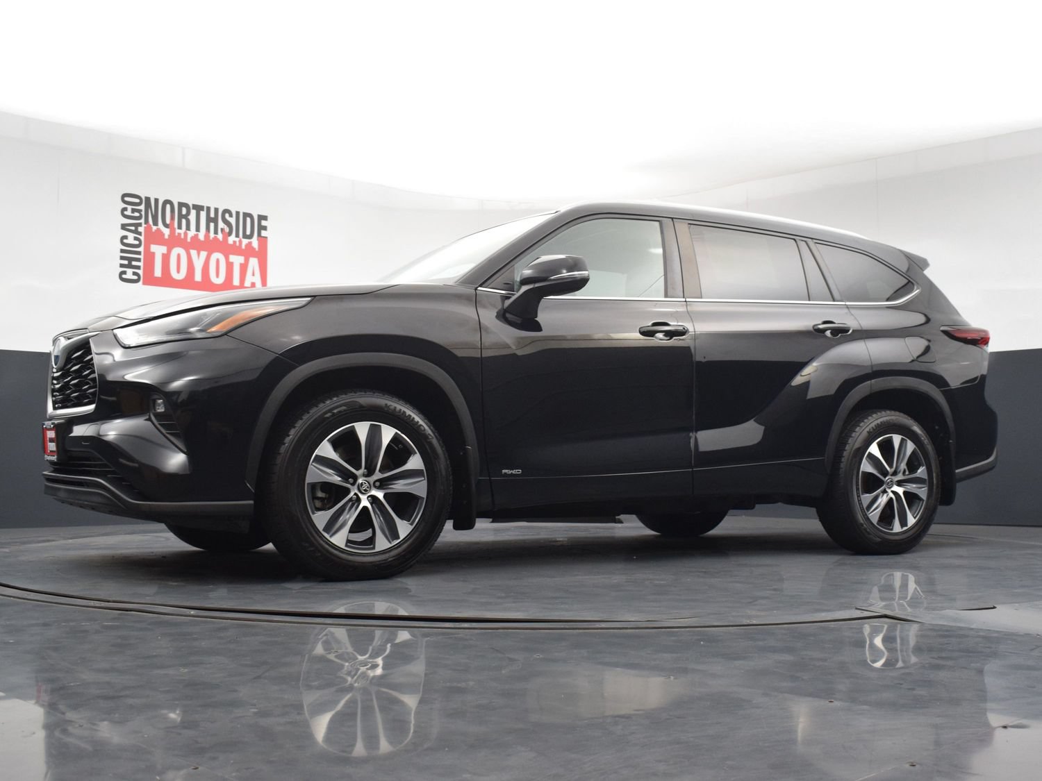 Used 2024 Toyota Highlander XLE AWD/4WD image 29