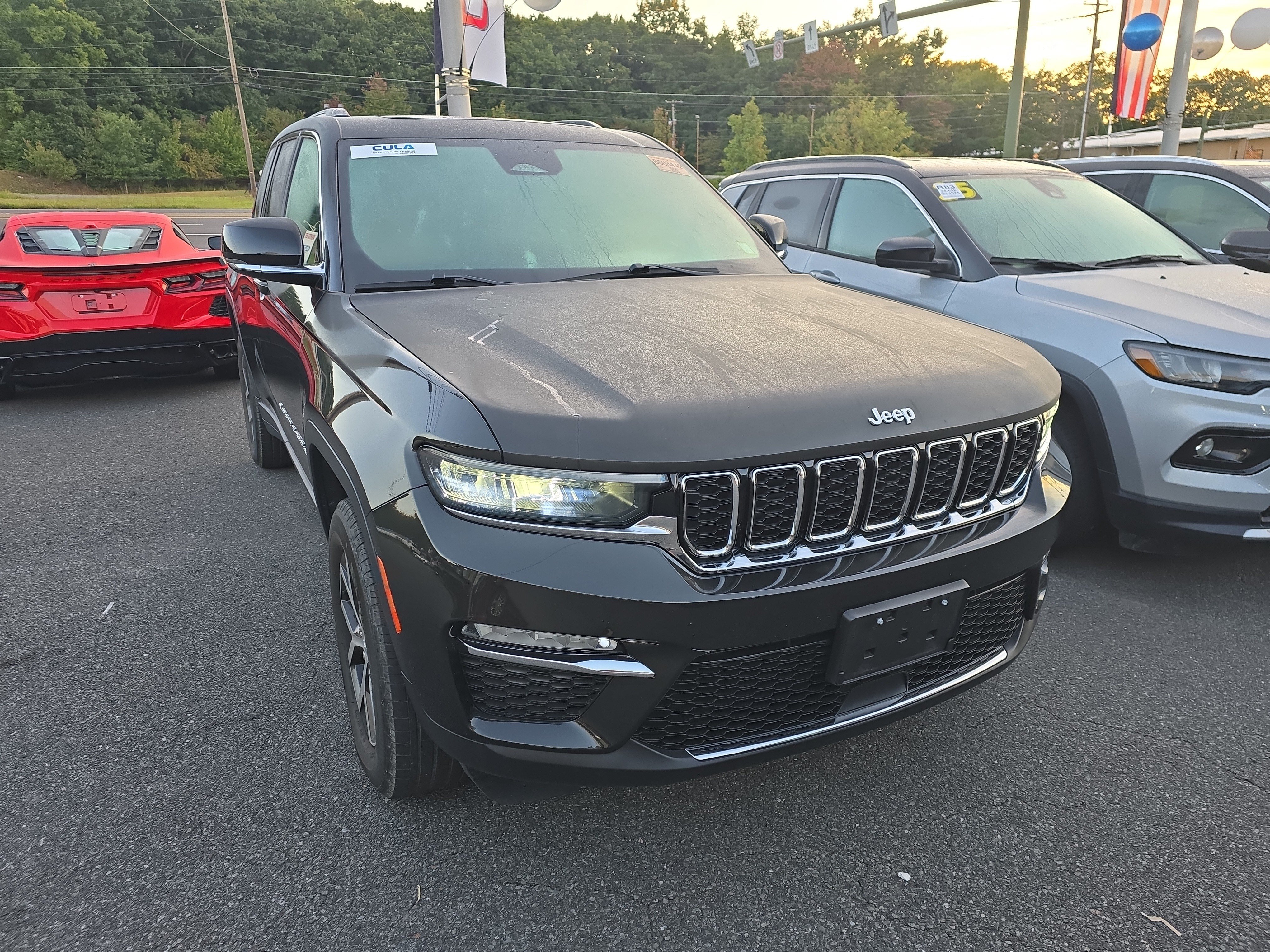 Used 2023 Jeep Grand Cherokee Limited AWD/4WD image 43