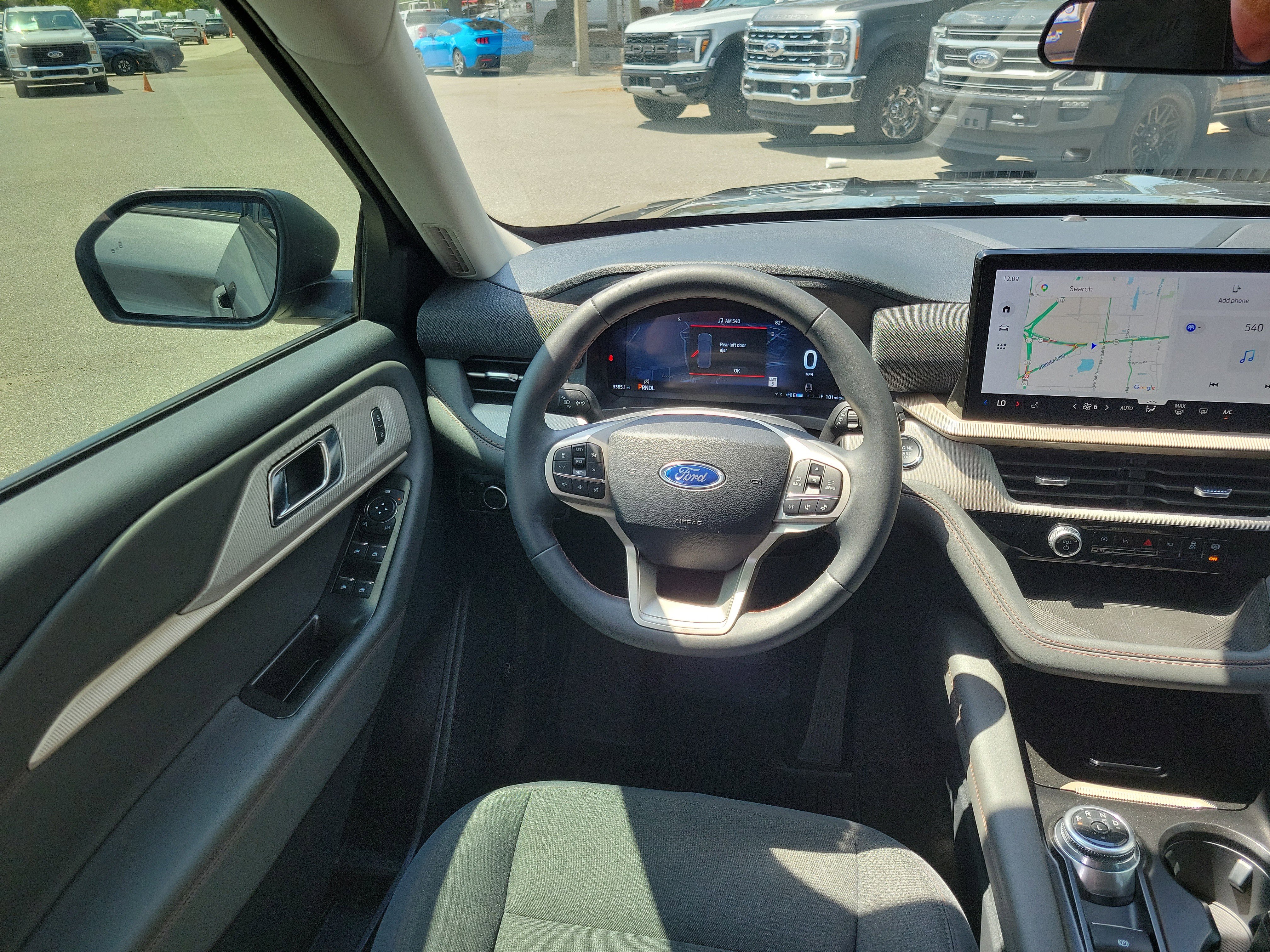 Used 2025 Ford Explorer Active AWD/4WD image 7