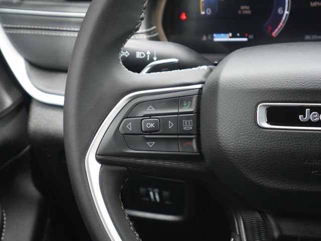 Used 2025 Jeep Grand Cherokee Laredo X AWD/4WD image 16
